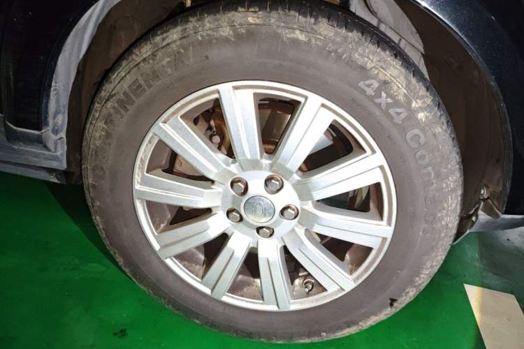 Used Land Rover Discovery 2014 3.0 SDV6 HSE Diesel Edition Right Front Wheel Hub