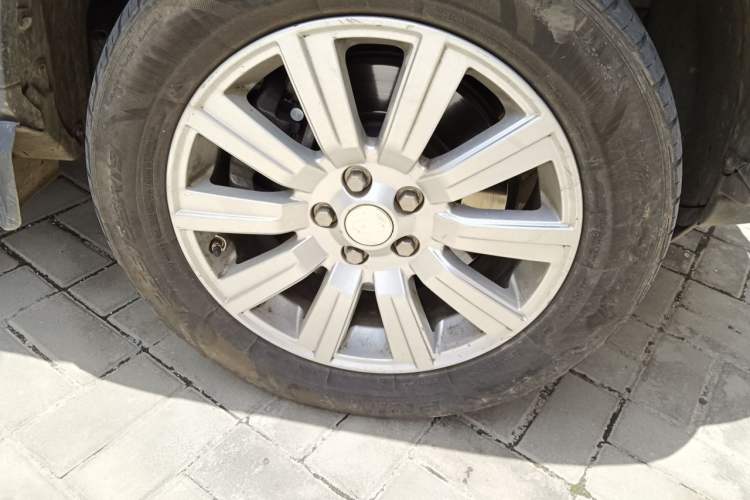 Used Land Rover Discovery 2014 3.0 SDV6 HSE Diesel Edition Right Front Wheel Hub