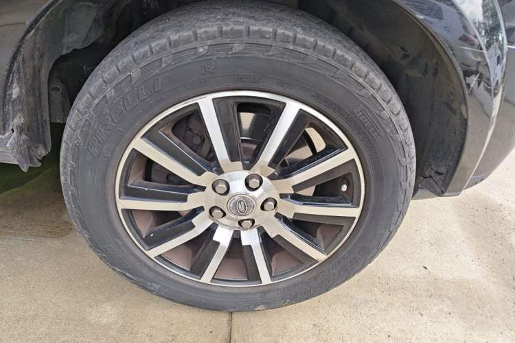 Used Land Rover Discovery 2014 3.0 SDV6 HSE Diesel Edition Right Front Wheel Hub