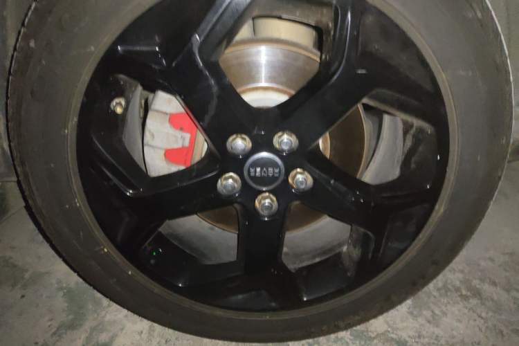 Used Land Rover Discovery 2014 3.0 SDV6 HSE Diesel Edition Right Front Wheel Hub