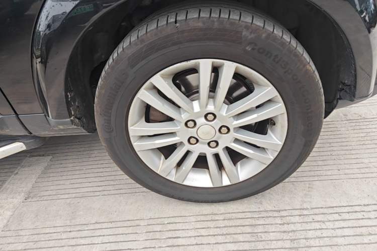 Used Land Rover Discovery 2014 3.0 SDV6 HSE Diesel Edition Right Front Wheel Hub