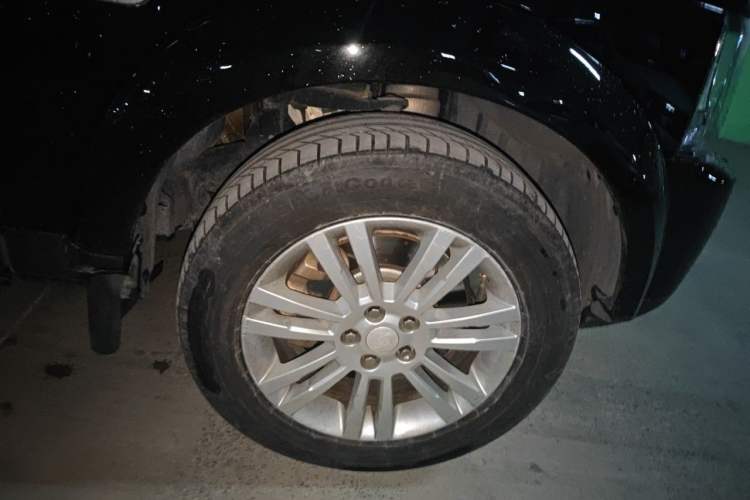 Used Land Rover Discovery 2014 3.0 SDV6 HSE Diesel Edition Right Front Wheel Hub