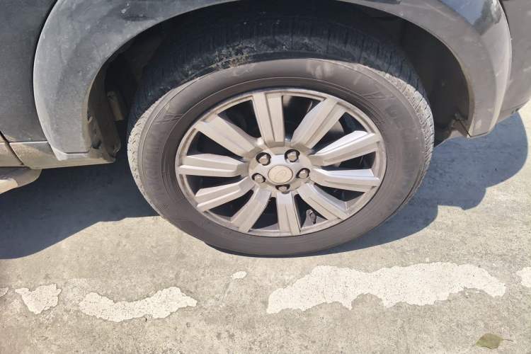 Used Land Rover Discovery 2014 3.0 SDV6 HSE Diesel Edition Right Front Wheel Hub