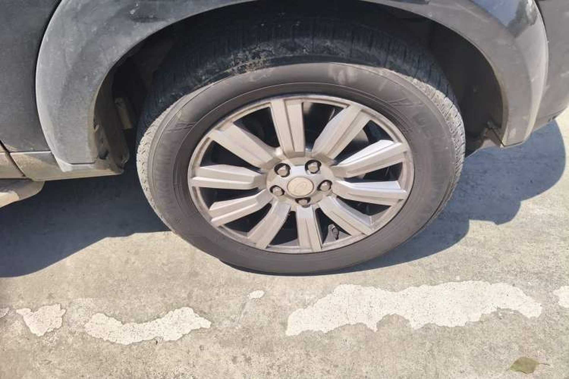Used Land Rover Discovery 2014 3.0 SDV6 HSE Diesel Edition Right Front Wheel Hub