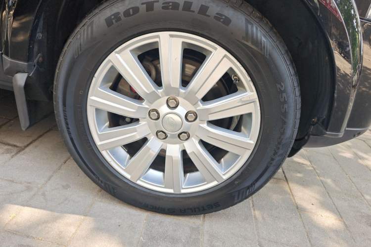 Used Land Rover Discovery 2014 3.0 SDV6 HSE Diesel Edition Right Front Wheel Hub