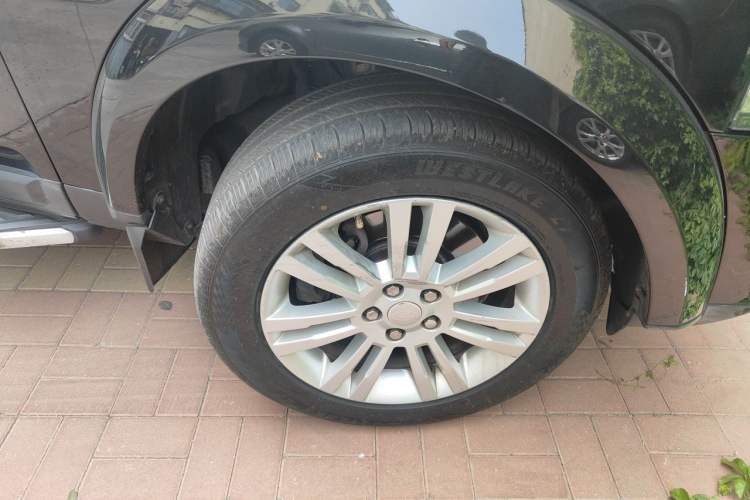 Used Land Rover Discovery 2014 3.0 SDV6 HSE Diesel Edition Right Front Wheel Hub