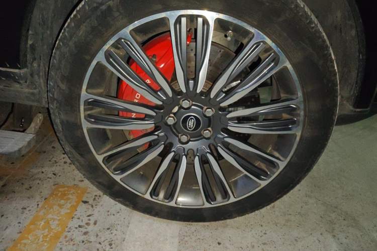Used Land Rover Discovery 2014 3.0 SDV6 HSE Diesel Edition Right Front Wheel Hub