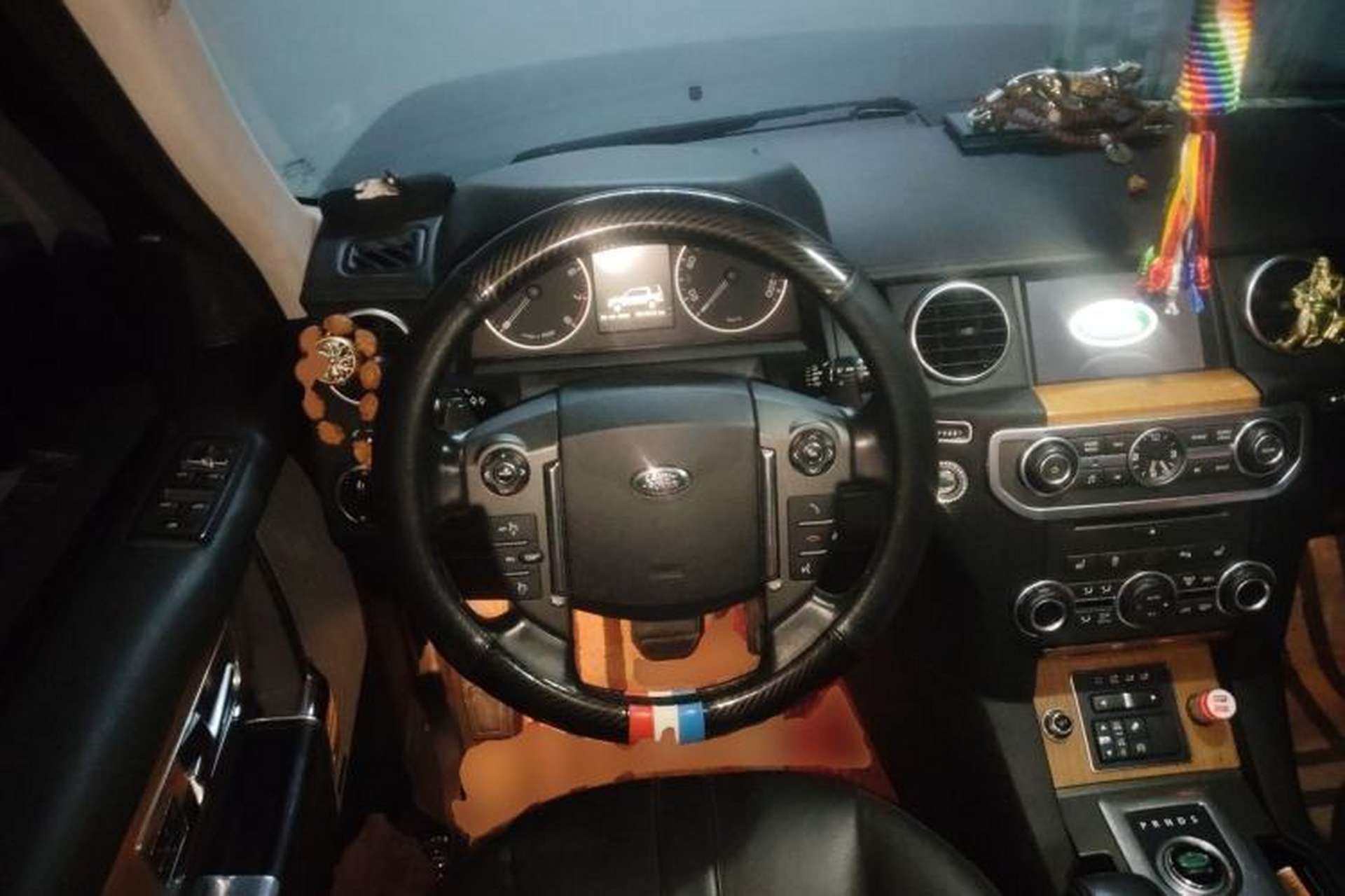 Used Land Rover Discovery 2014 3.0 SC V6 HSE Luxury Steering Wheel