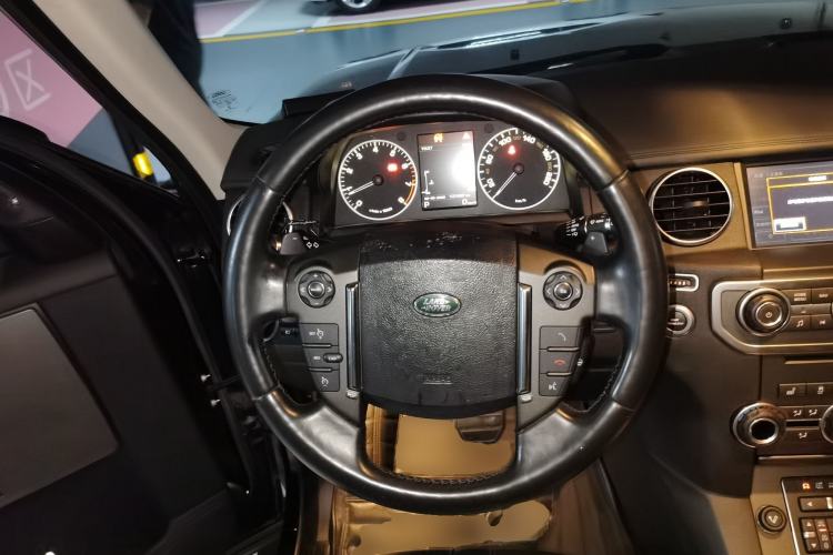 Used Land Rover Discovery 2014 3.0 SC V6 SE Steering Wheel