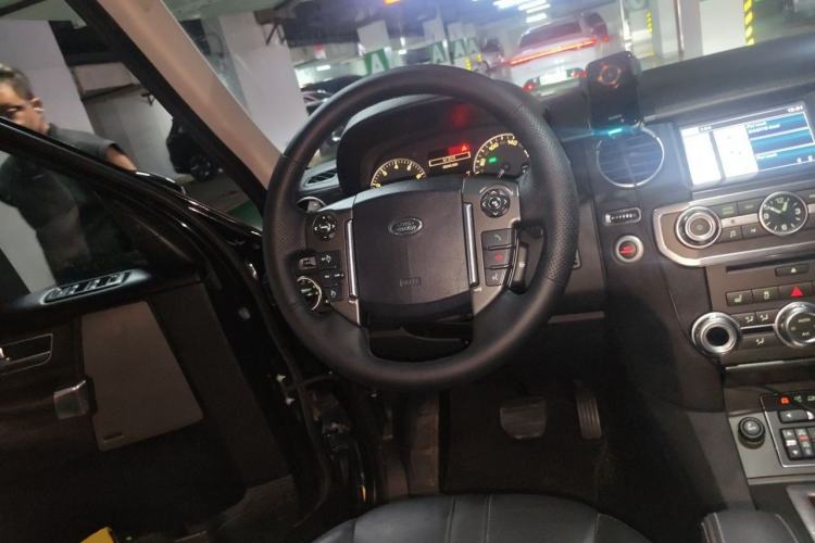 Used Land Rover Discovery 2014 3.0 SC V6 HSE Luxury Steering Wheel