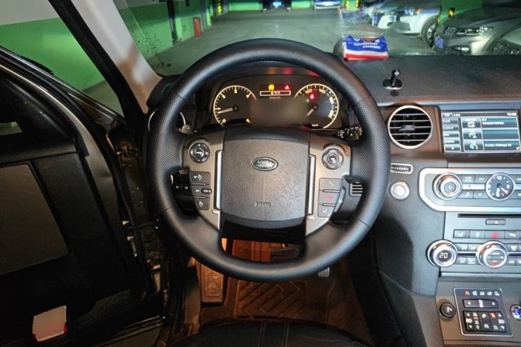 Used Land Rover Discovery 2014 3.0 SDV6 HSE Diesel Edition Steering Wheel