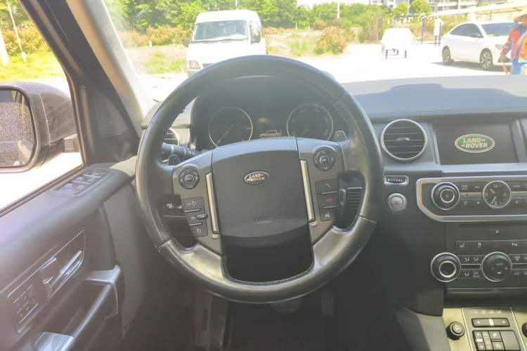 Used Land Rover Discovery 2014 3.0 SDV6 HSE Diesel Edition Steering Wheel