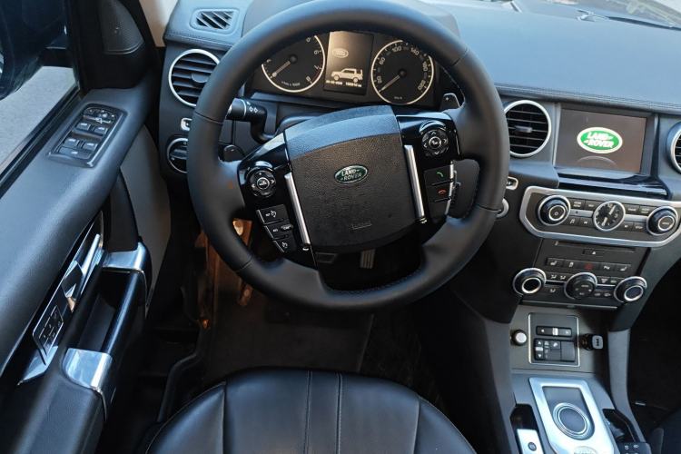 Used Land Rover Discovery 2014 3.0 SC V6 SE Steering Wheel