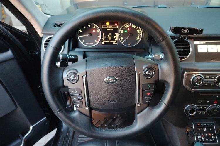 Used Land Rover Discovery 2014 3.0 SC V6 HSE Steering Wheel