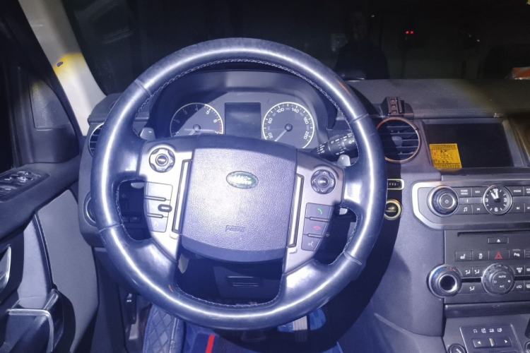 Used Land Rover Discovery 2014 3.0 SC V6 SE Steering Wheel