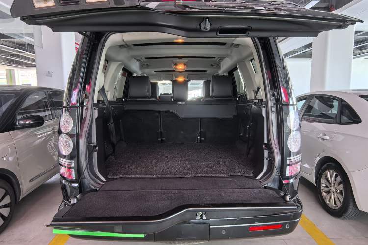 Used Land Rover Discovery 2014 3.0 SC V6 HSE Trunk