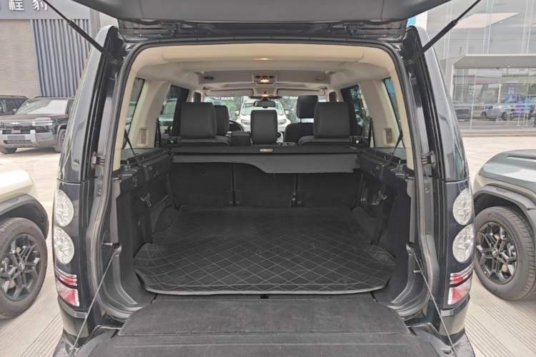 Used Land Rover Discovery 2014 3.0 SDV6 HSE Diesel Edition Trunk