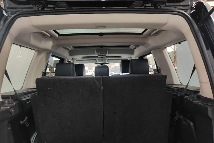 Used Land Rover Discovery 2014 3.0 SC V6 SE Trunk