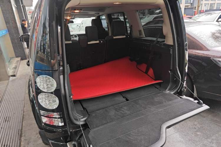 Used Land Rover Discovery 2014 3.0 SC V6 XXV Edition Trunk