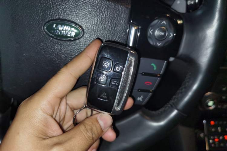 Used Land Rover Discovery 2014 3.0 SC V6 HSE Vehicle Key