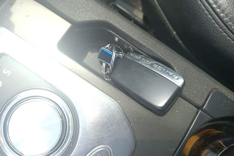 Used Land Rover Discovery 2014 3.0 SC V6 SE Vehicle Key