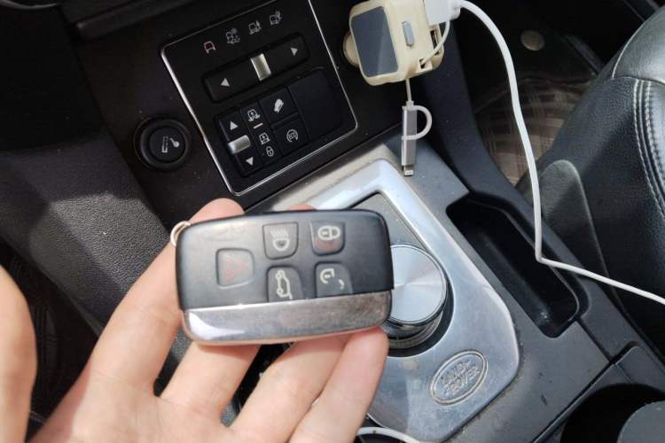 Used Land Rover Discovery 2014 3.0 SC V6 HSE Vehicle Key
