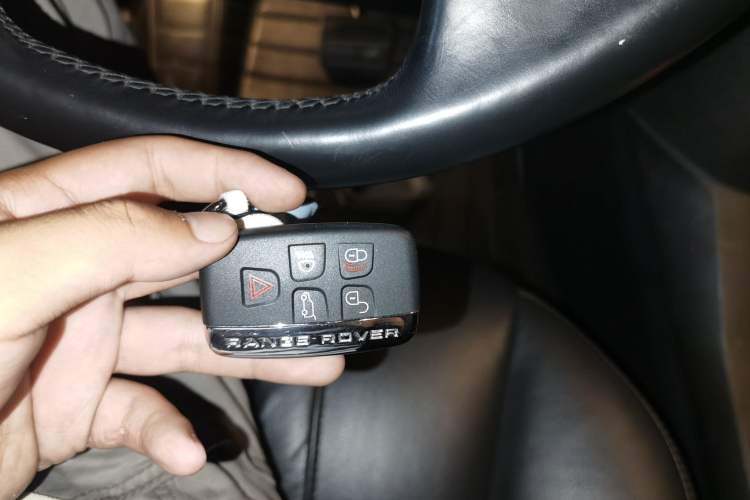 Used Land Rover Discovery 2014 3.0 SC V6 SE Vehicle Key