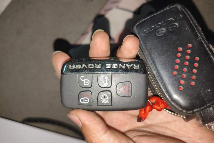 Used Land Rover Discovery 2014 3.0 SC V6 SE Vehicle Key