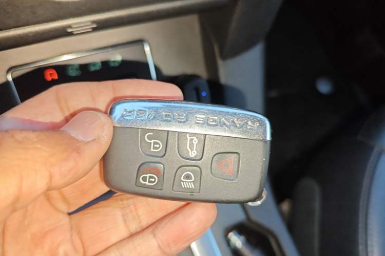 Used Land Rover Discovery 2014 3.0 SC V6 SE Vehicle Key