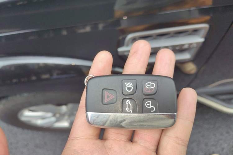 Used Land Rover Discovery 2014 3.0 SC V6 HSE Luxury Vehicle Key