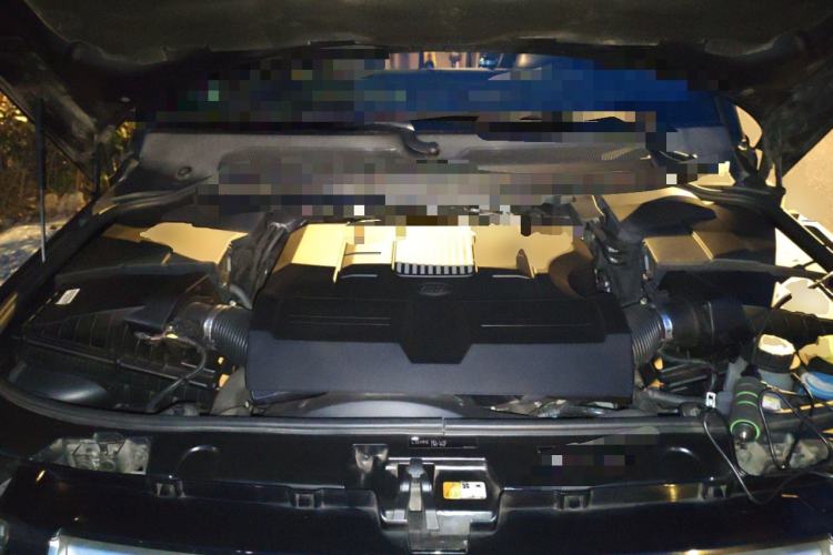Used Land Rover Discovery 2014 3.0 SC V6 SE Engine Bay