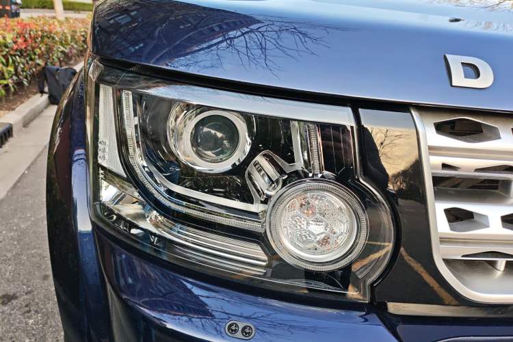 Used Land Rover Discovery 2014 3.0 SC V6 SE Exterior 6