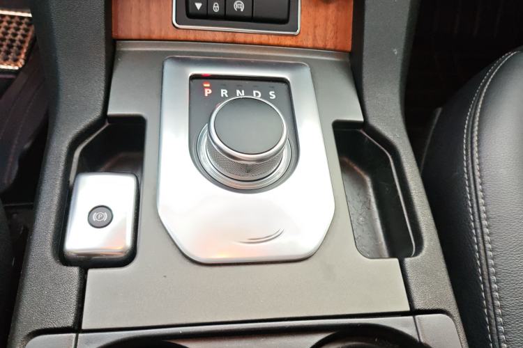 Used Land Rover Discovery 2014 3.0 SC V6 SE Gear Lever
