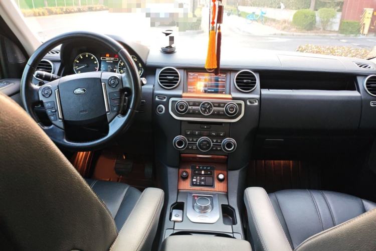 Used Land Rover Discovery 2014 3.0 SC V6 SE Interior 2