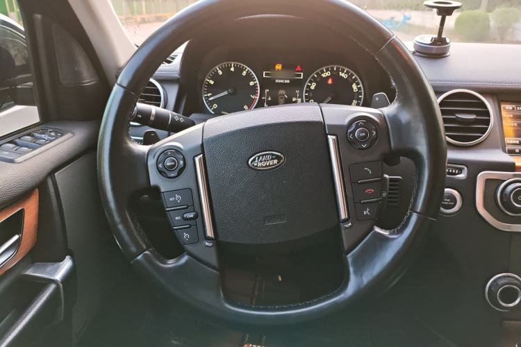 Used Land Rover Discovery 2014 3.0 SC V6 SE Steering Wheel