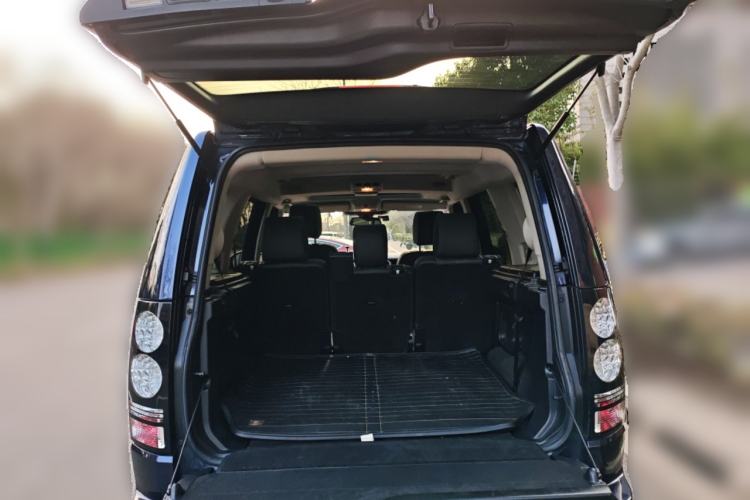 Used Land Rover Discovery 2014 3.0 SC V6 SE Trunk