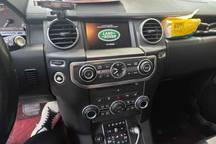 Used Land Rover Discovery 2014 3.0 SDV6 HSE Diesel Edition Audio And AC Panel