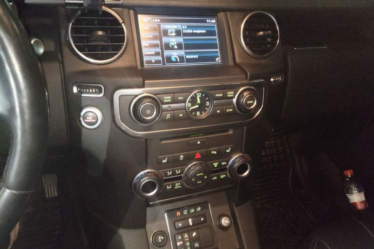 Used Land Rover Discovery 2014 3.0 SC V6 HSE Luxury Audio And AC Panel