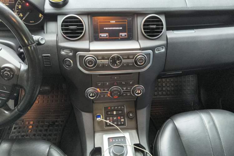 Used Land Rover Discovery 2014 3.0 SDV6 HSE Diesel Edition Audio And AC Panel