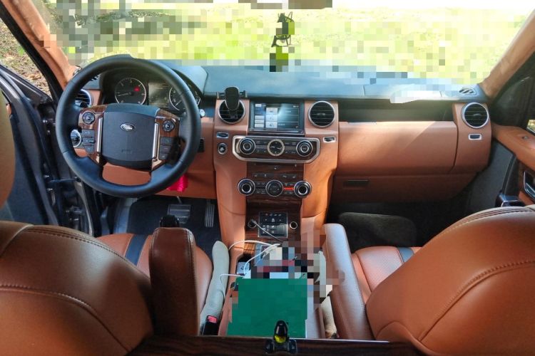 Used Land Rover Discovery  Center Console