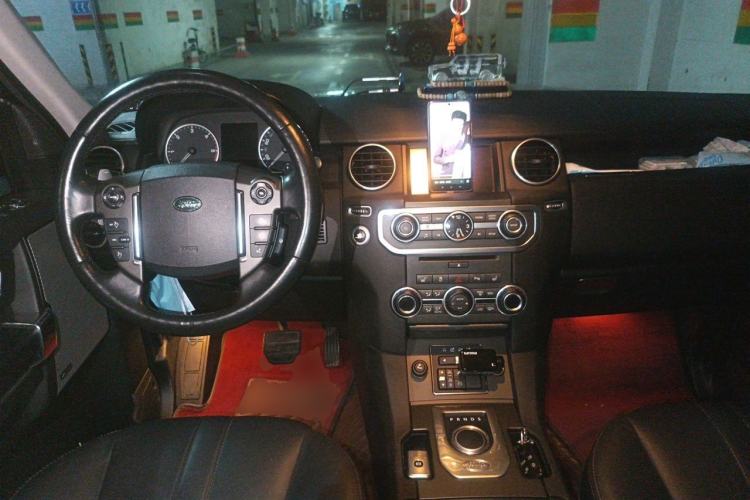 Used Land Rover Discovery 2014 3.0 SDV6 HSE Diesel Edition Center Console