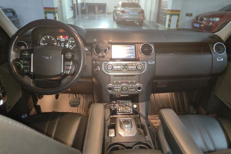 Used Land Rover Discovery 2014 3.0 SDV6 HSE Diesel Edition Center Console
