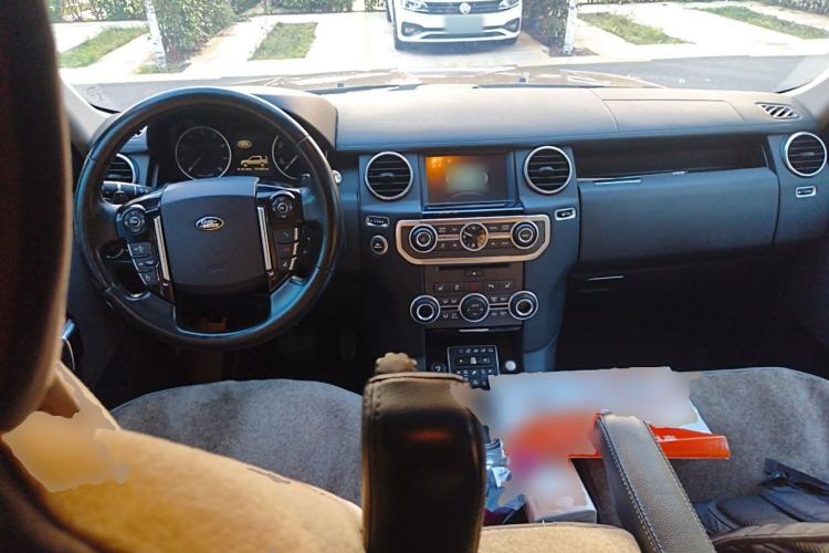 Used Land Rover Discovery 2014 3.0 SC V6 HSE Center Console