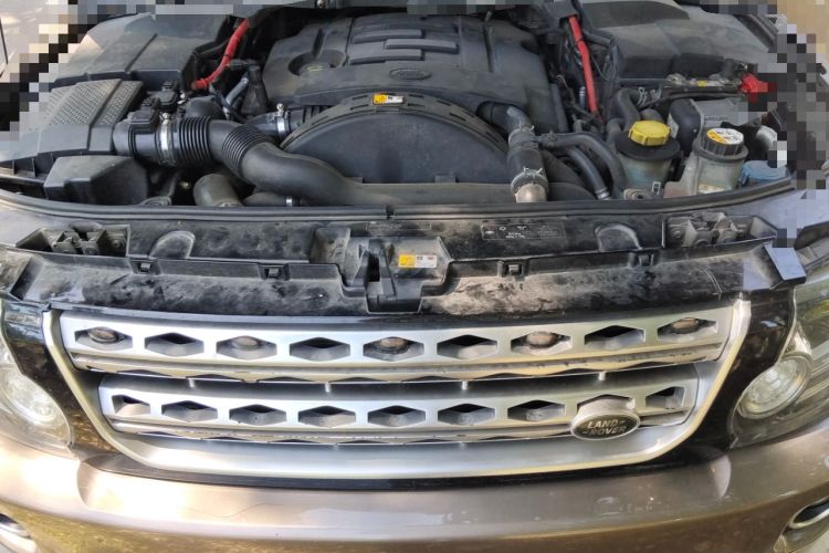 Used Land Rover Discovery  Engine Bay