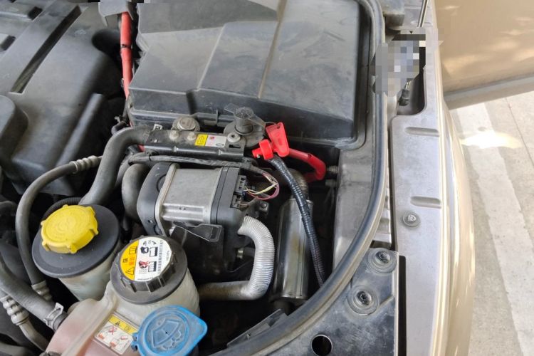 Used Land Rover Discovery  Engine Bay Left