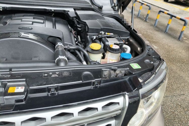 Used Land Rover Discovery 2014 3.0 SDV6 HSE Diesel Edition Engine Bay Left