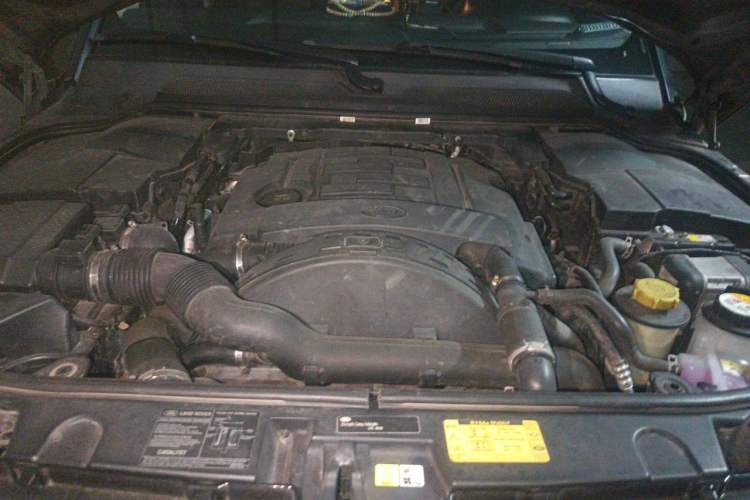 Used Land Rover Discovery 2014 3.0 SDV6 HSE Diesel Edition Engine Bay