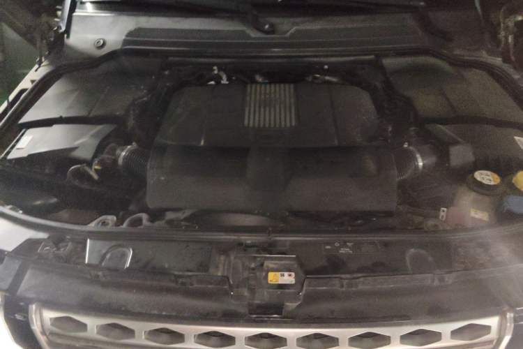 Used Land Rover Discovery 2014 3.0 SC V6 HSE Luxury Engine Bay