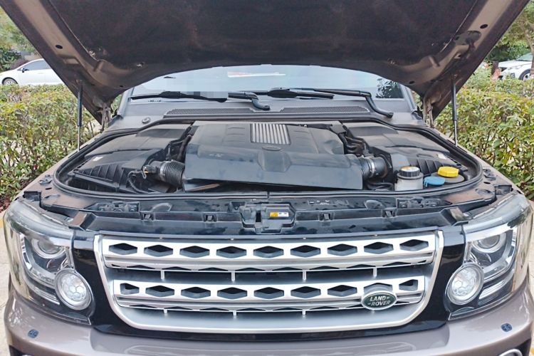 Used Land Rover Discovery 2014 3.0 SC V6 HSE Engine Bay