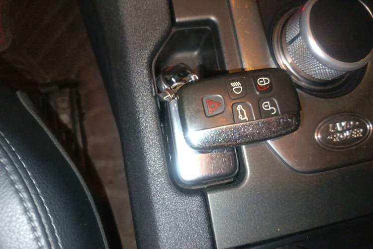 Used Land Rover Discovery 2014 3.0 SDV6 HSE Diesel Edition Gear Lever